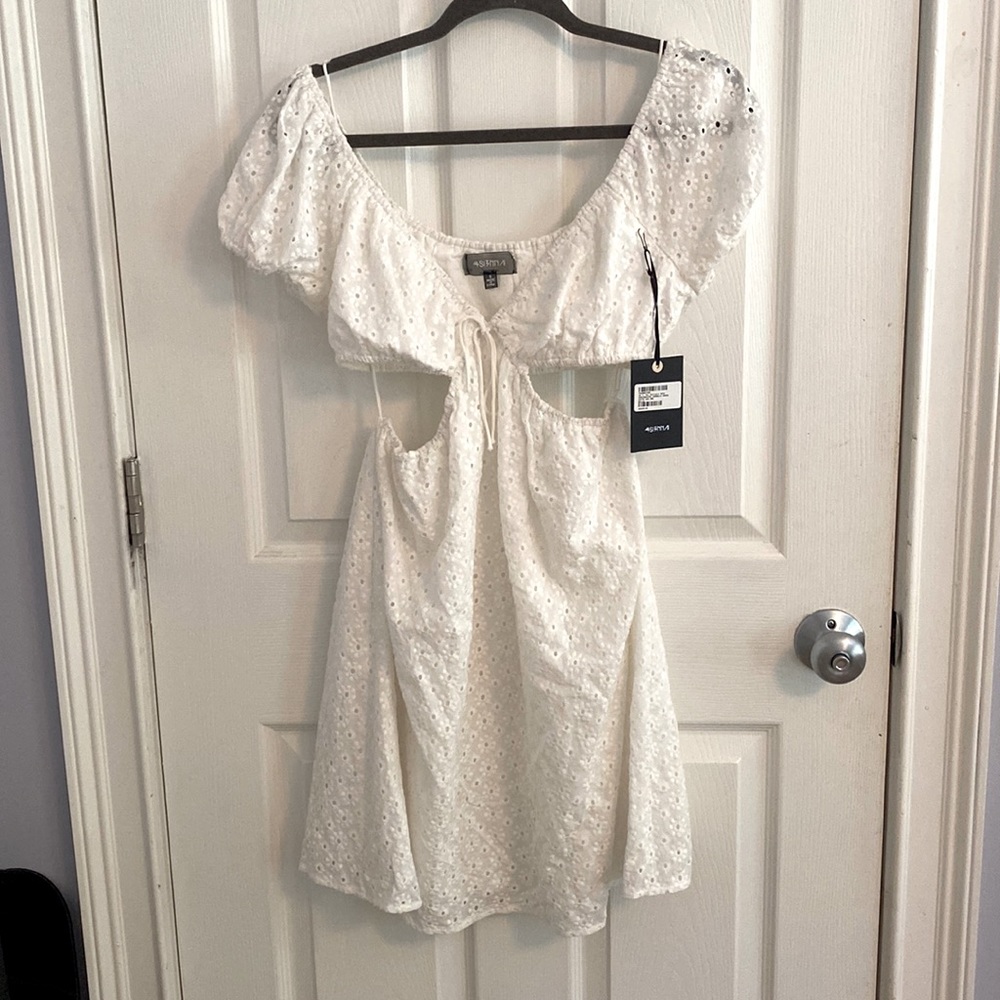 Nordstrom 4SI3NNA Cut Out Backless Embroidered Dress